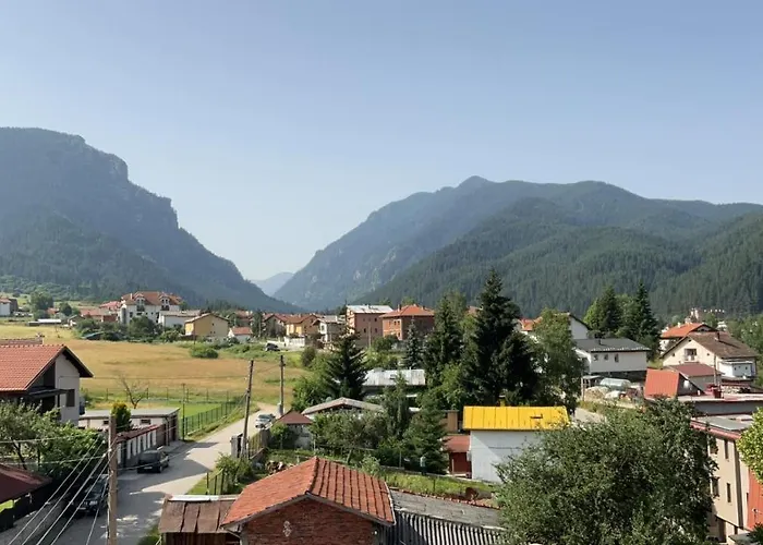 Alpine Nest: 6km To Slopes Beli Iskar